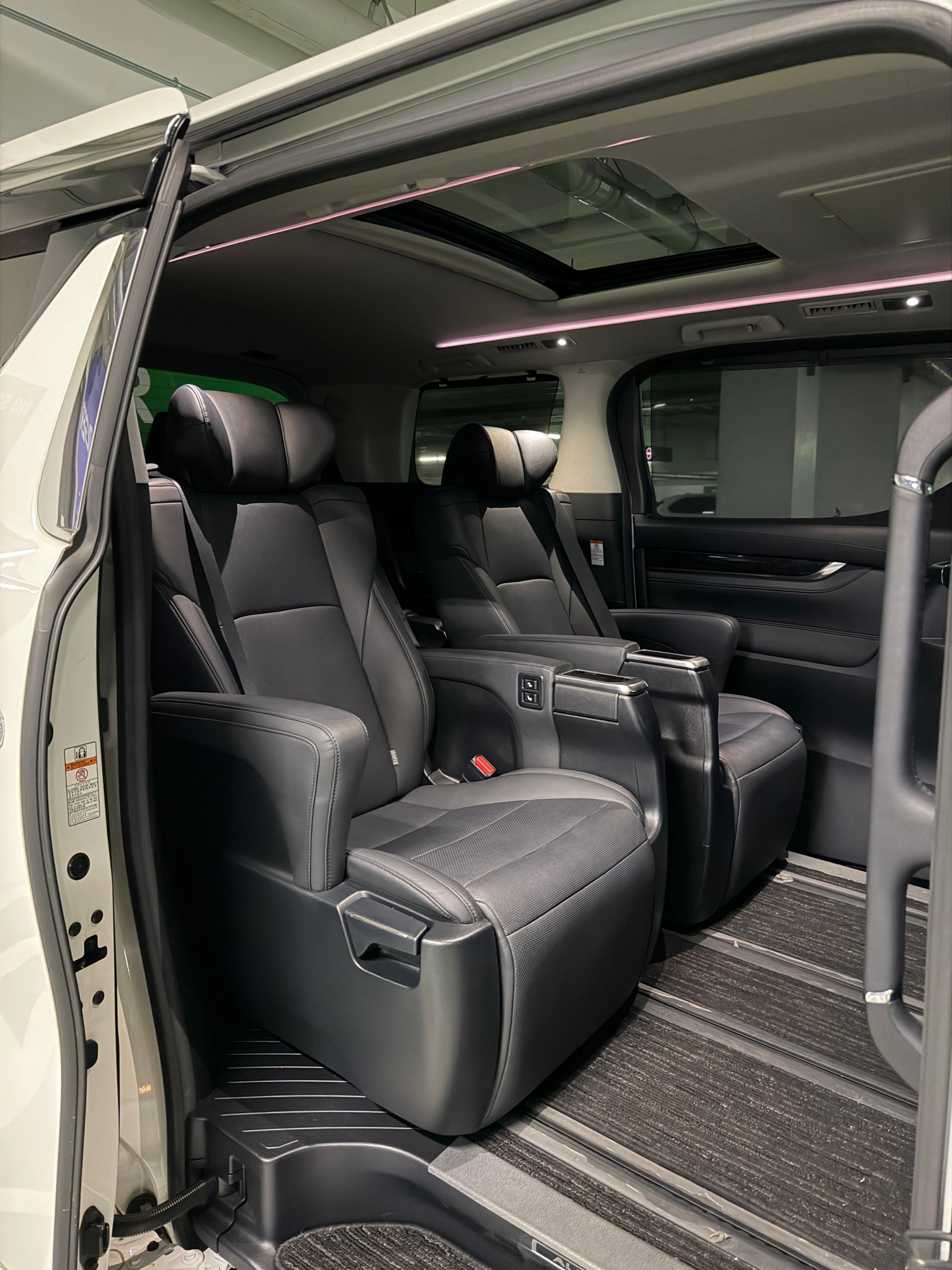 Toyota Alphard 3