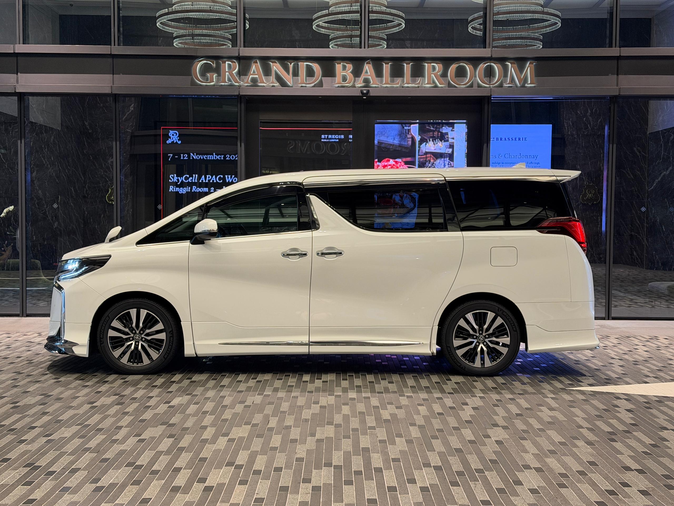 Toyota Alphard 4