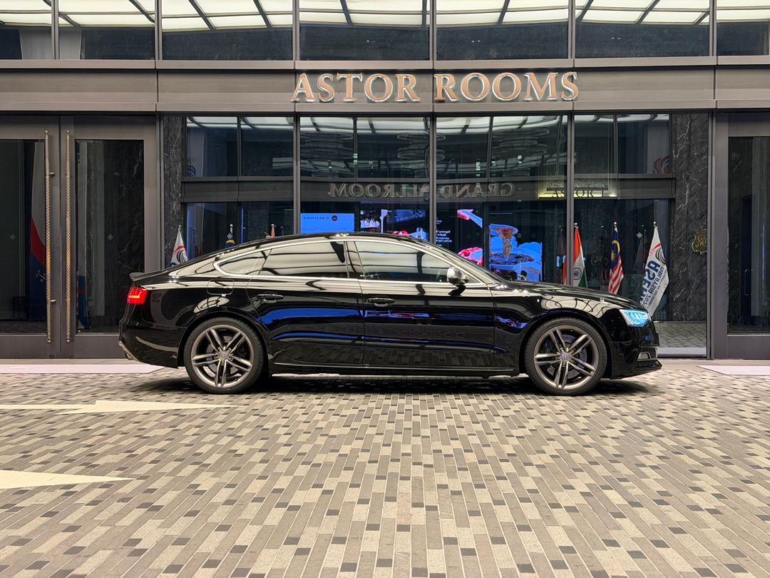 Audi S5 4