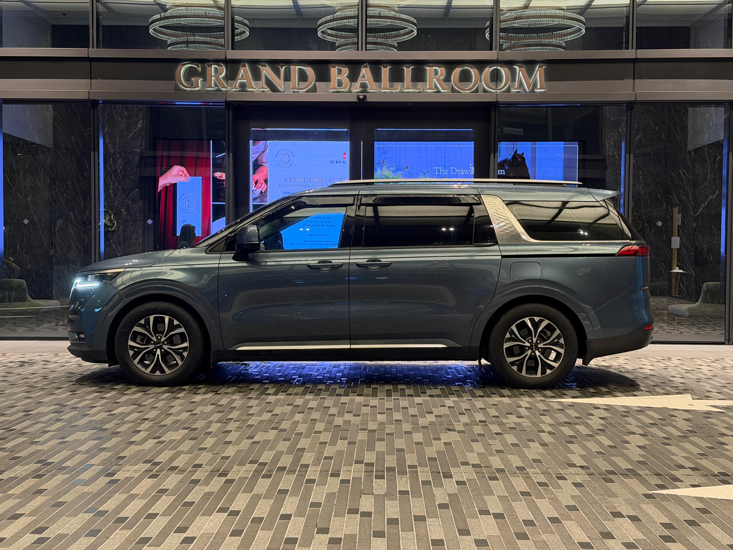 Kia Carnival 4