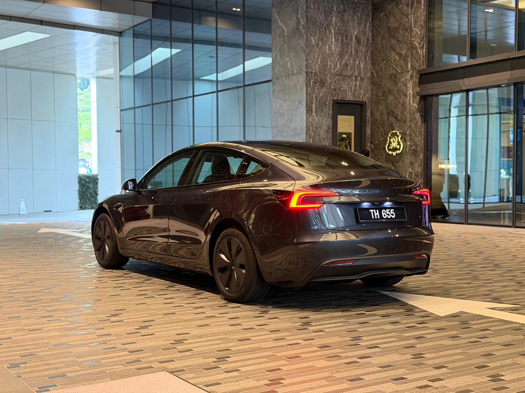 Tesla Model 3 2