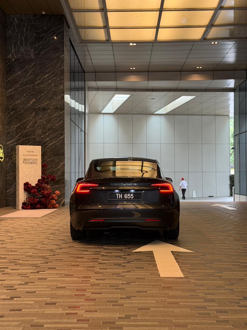 Tesla Model 3 4