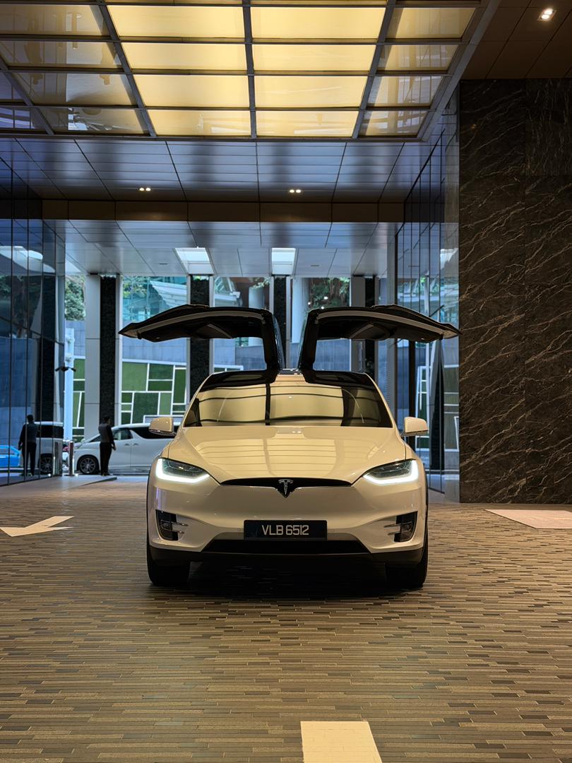 Tesla Model X 2