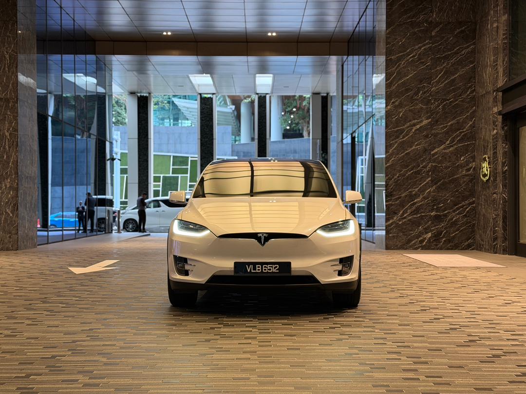 Tesla Model X 3