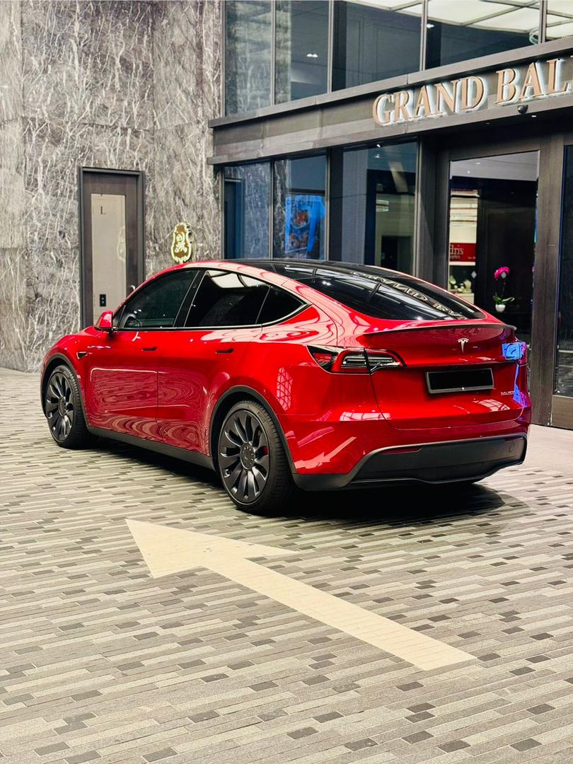 Tesla Model Y 2