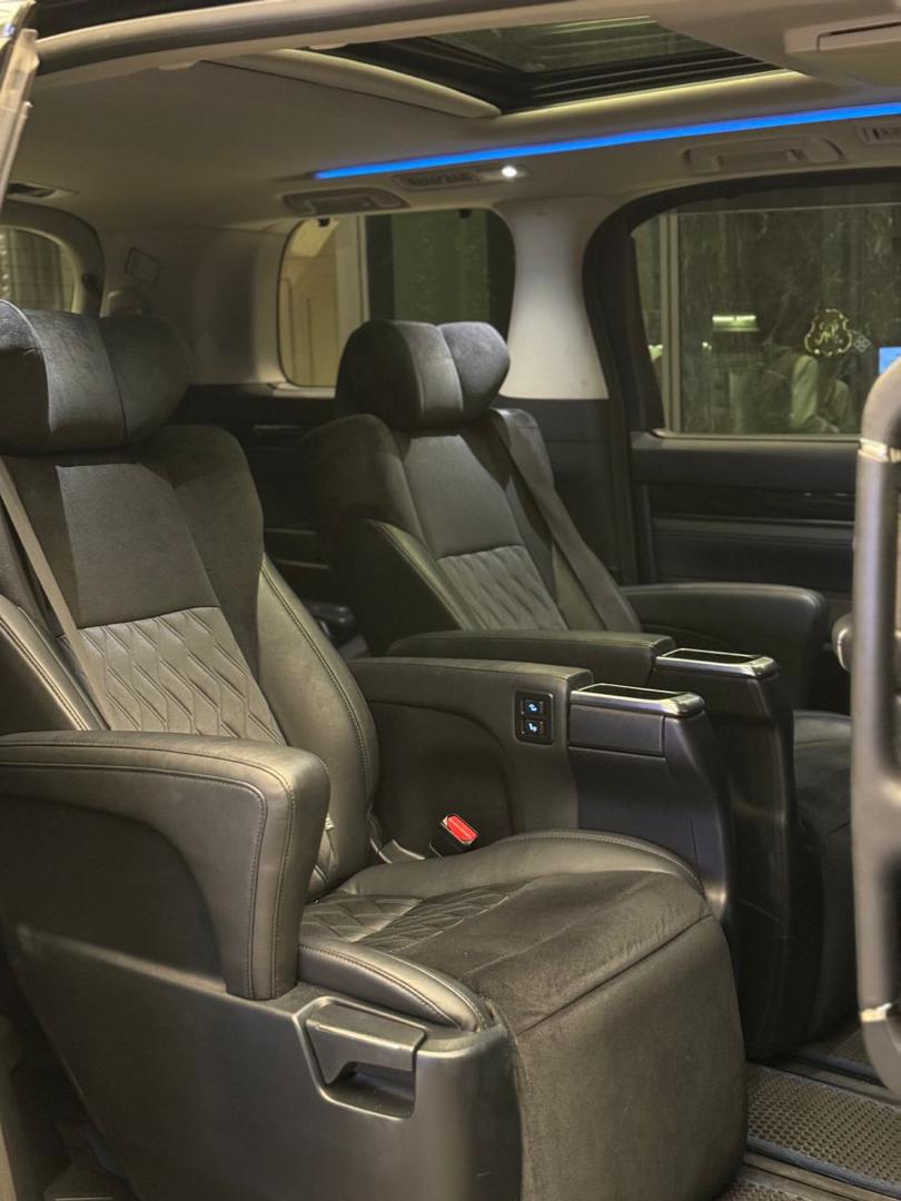 Toyota Alphard 4