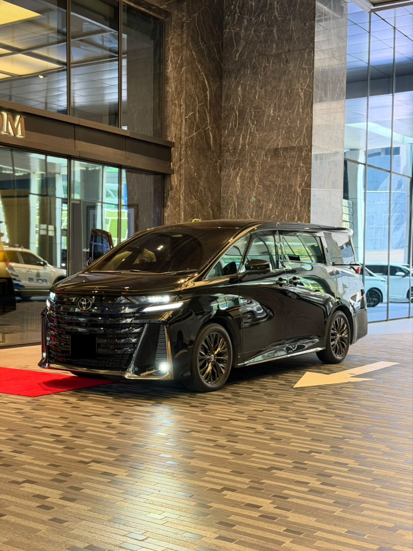 Toyota Vellfire 2