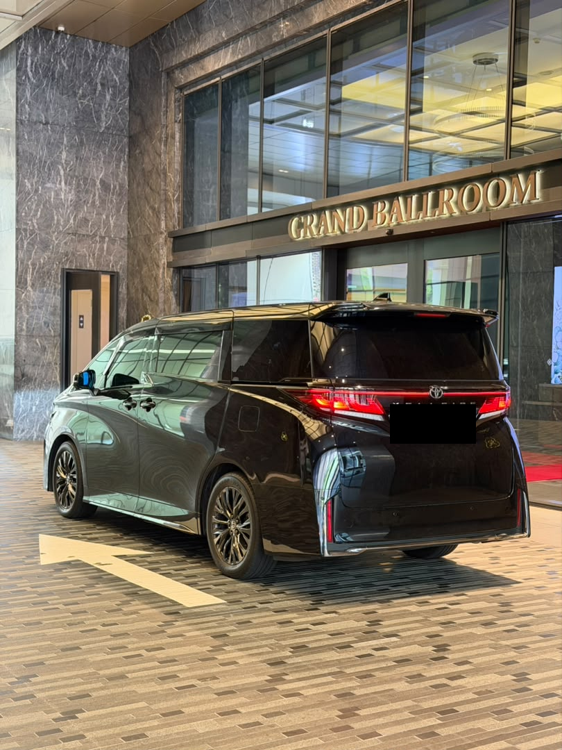 Toyota Vellfire 3