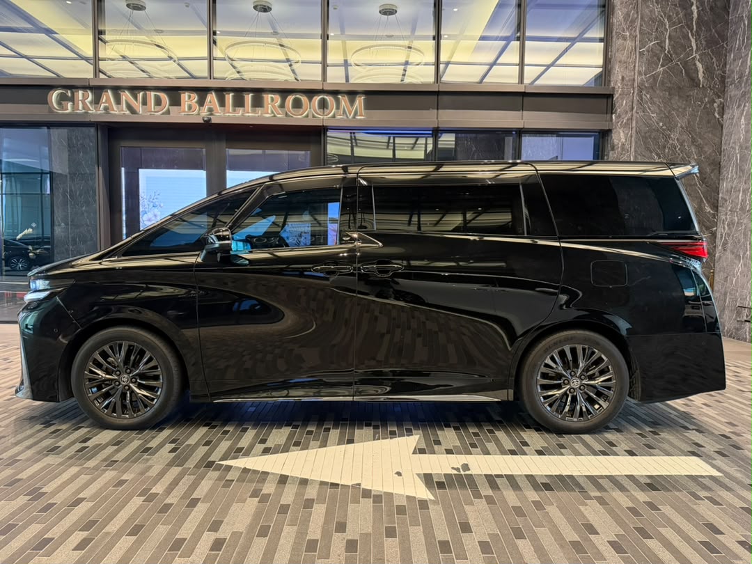 Toyota Vellfire 4